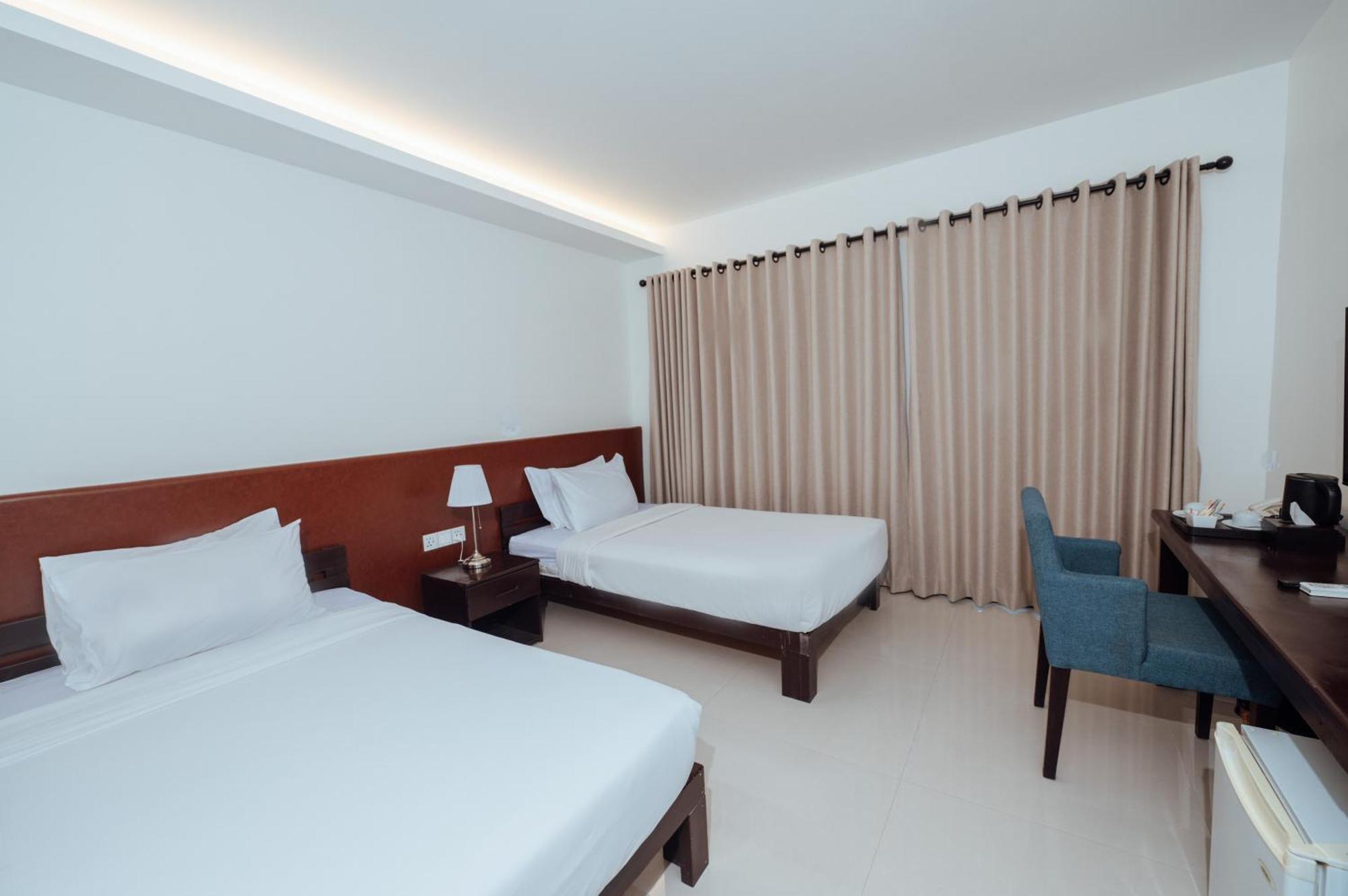Cambodian Country Club Hotel Phnompen Kültér fotó