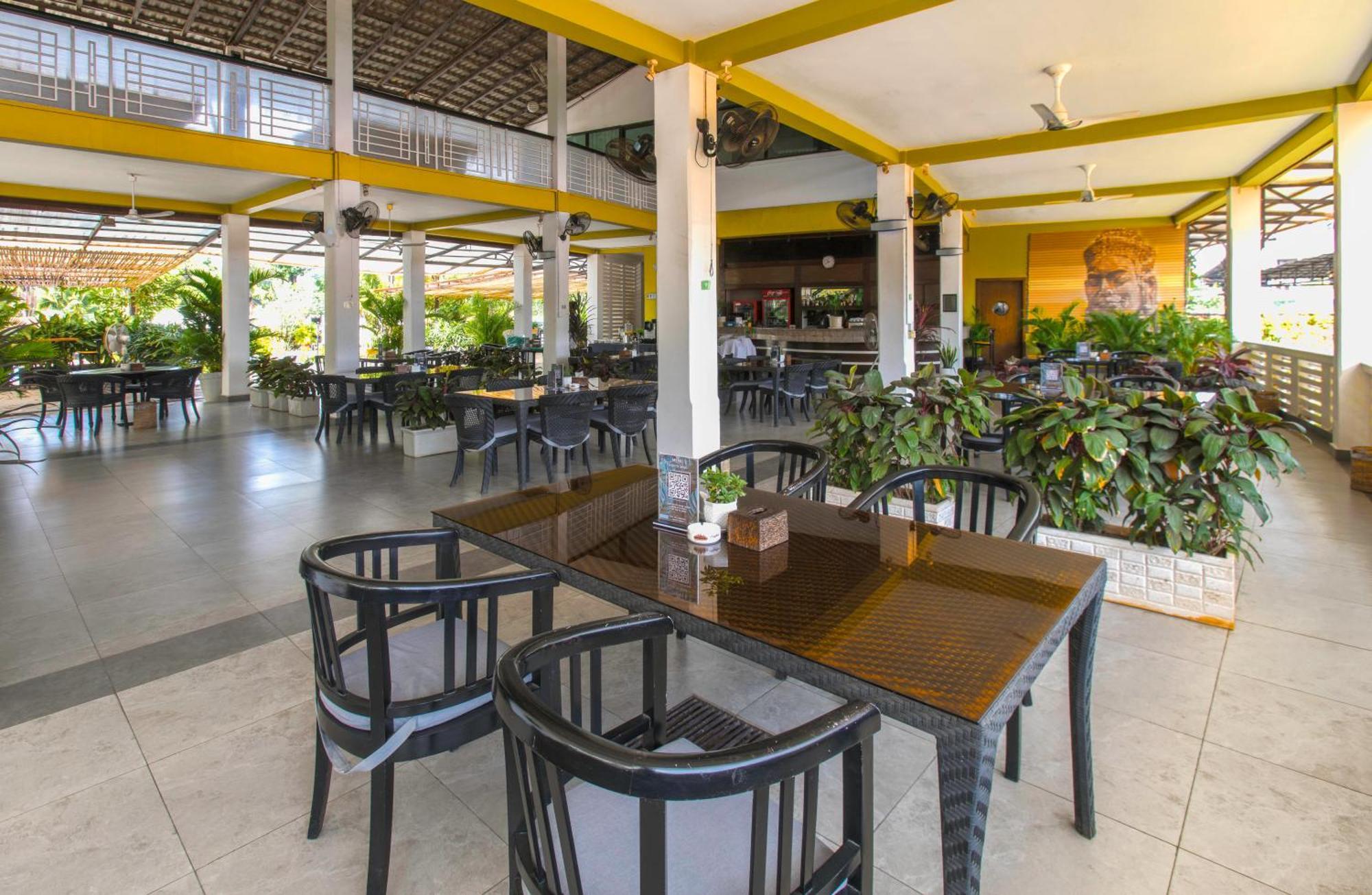 Cambodian Country Club Hotel Phnompen Kültér fotó