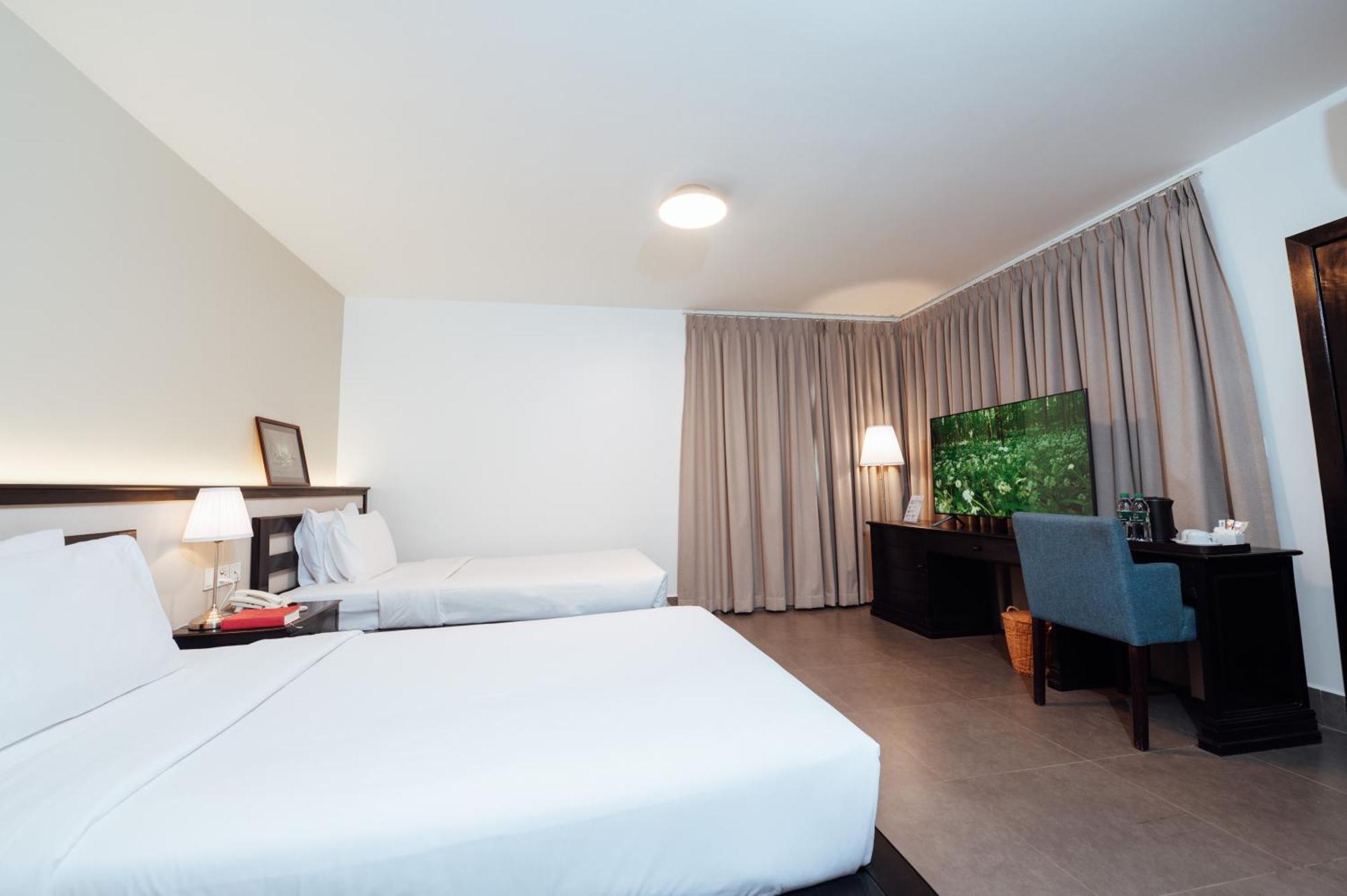 Cambodian Country Club Hotel Phnompen Kültér fotó