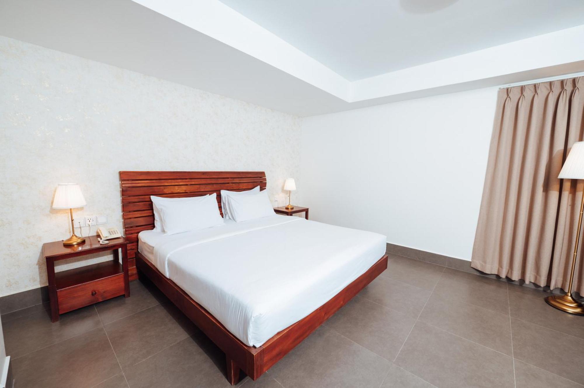 Cambodian Country Club Hotel Phnompen Kültér fotó
