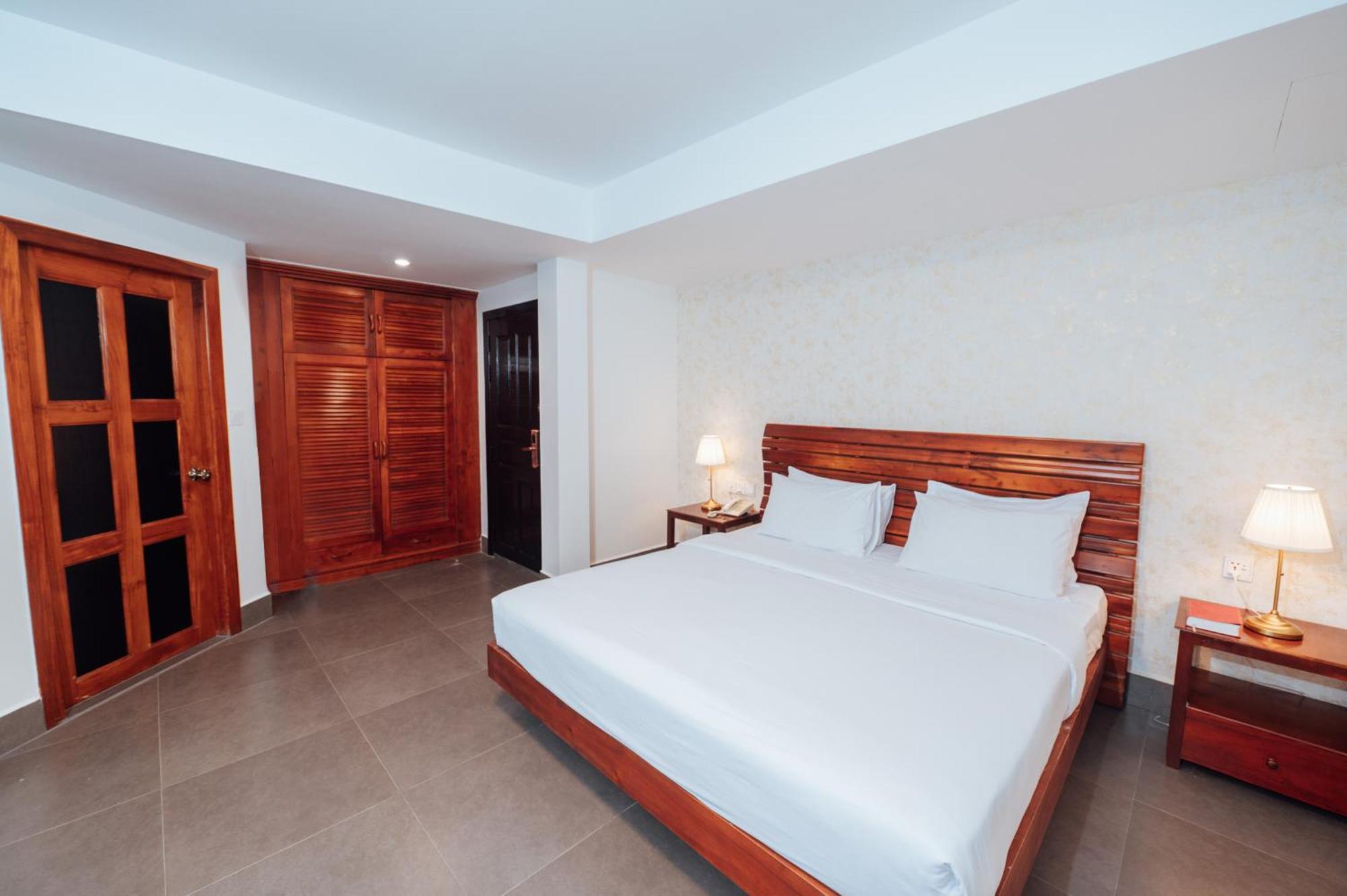 Cambodian Country Club Hotel Phnompen Kültér fotó