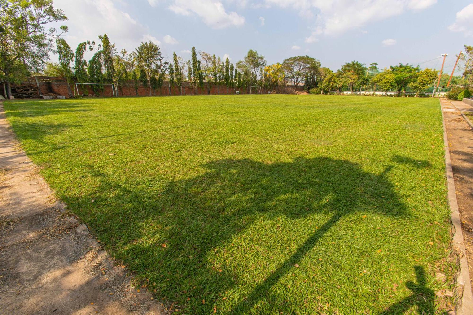 Cambodian Country Club Hotel Phnompen Kültér fotó
